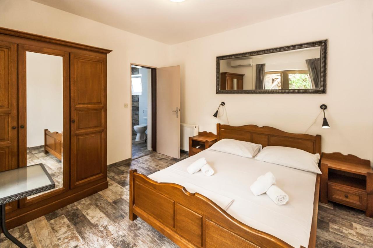 Apartments & Rooms Strcic Petra คิร์ก ภายนอก รูปภาพ