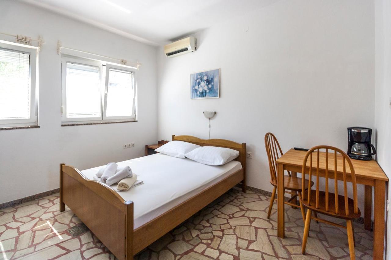 Apartments & Rooms Strcic Petra คิร์ก ภายนอก รูปภาพ