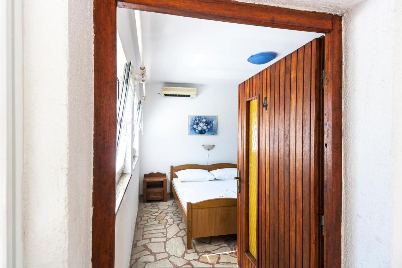 Apartments & Rooms Strcic Petra คิร์ก ภายนอก รูปภาพ