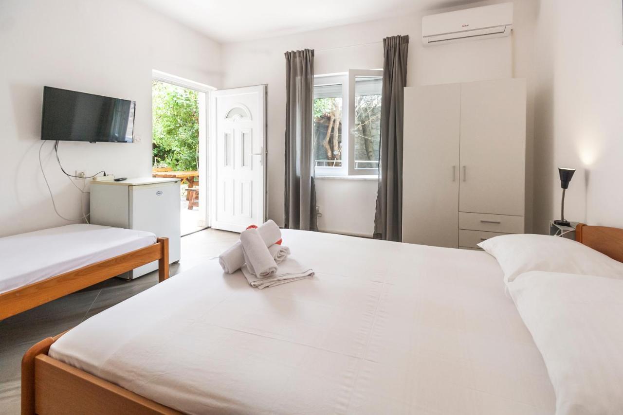 Apartments & Rooms Strcic Petra คิร์ก ภายนอก รูปภาพ