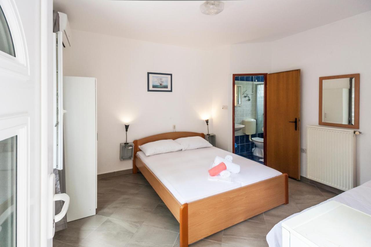 Apartments & Rooms Strcic Petra คิร์ก ภายนอก รูปภาพ