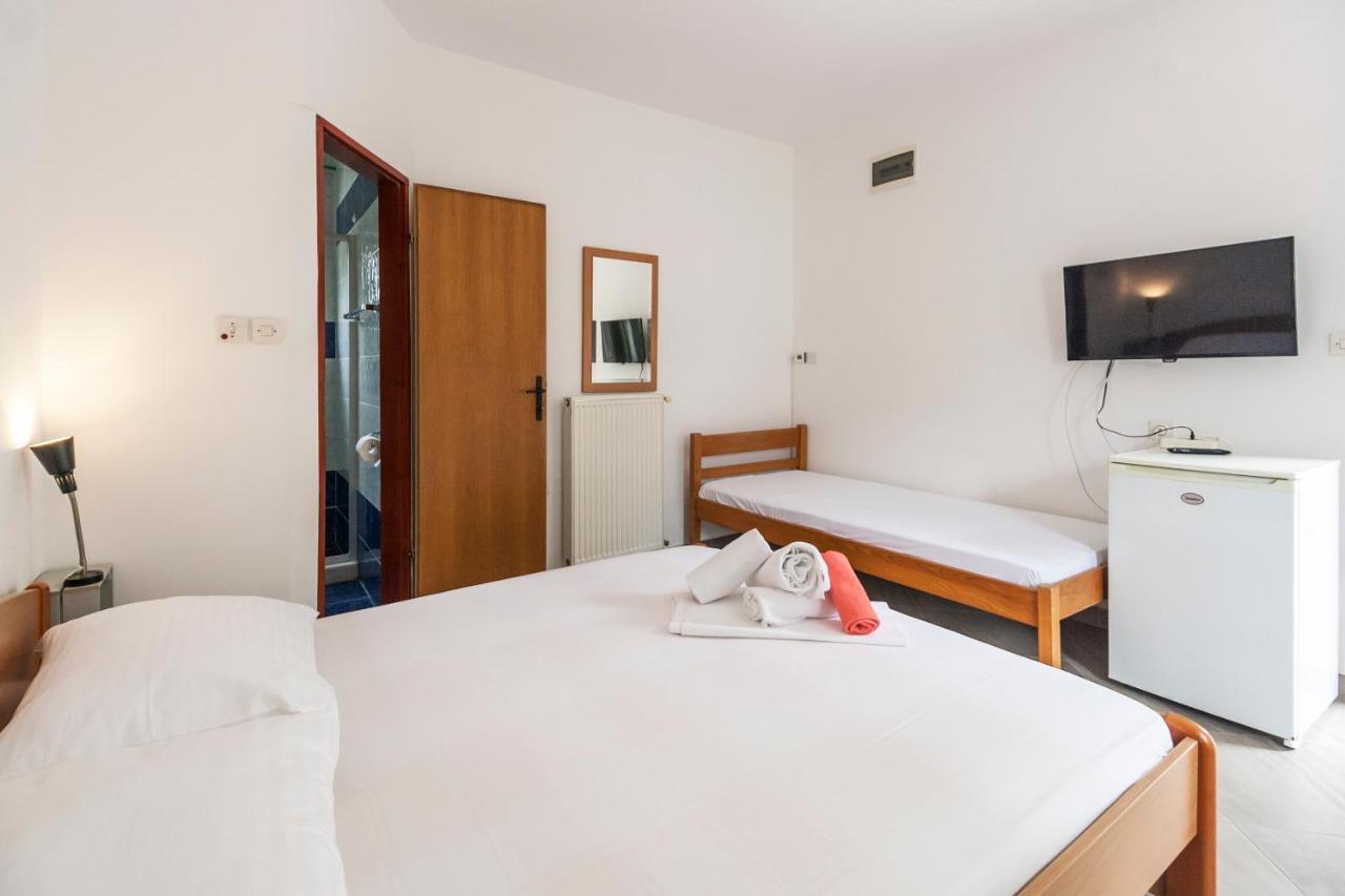 Apartments & Rooms Strcic Petra คิร์ก ภายนอก รูปภาพ