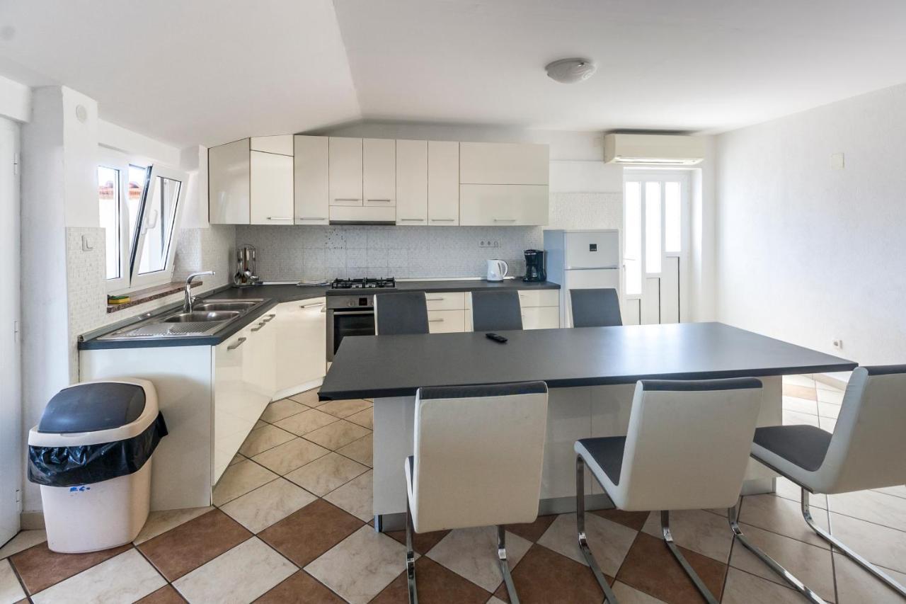 Apartments & Rooms Strcic Petra คิร์ก ภายนอก รูปภาพ