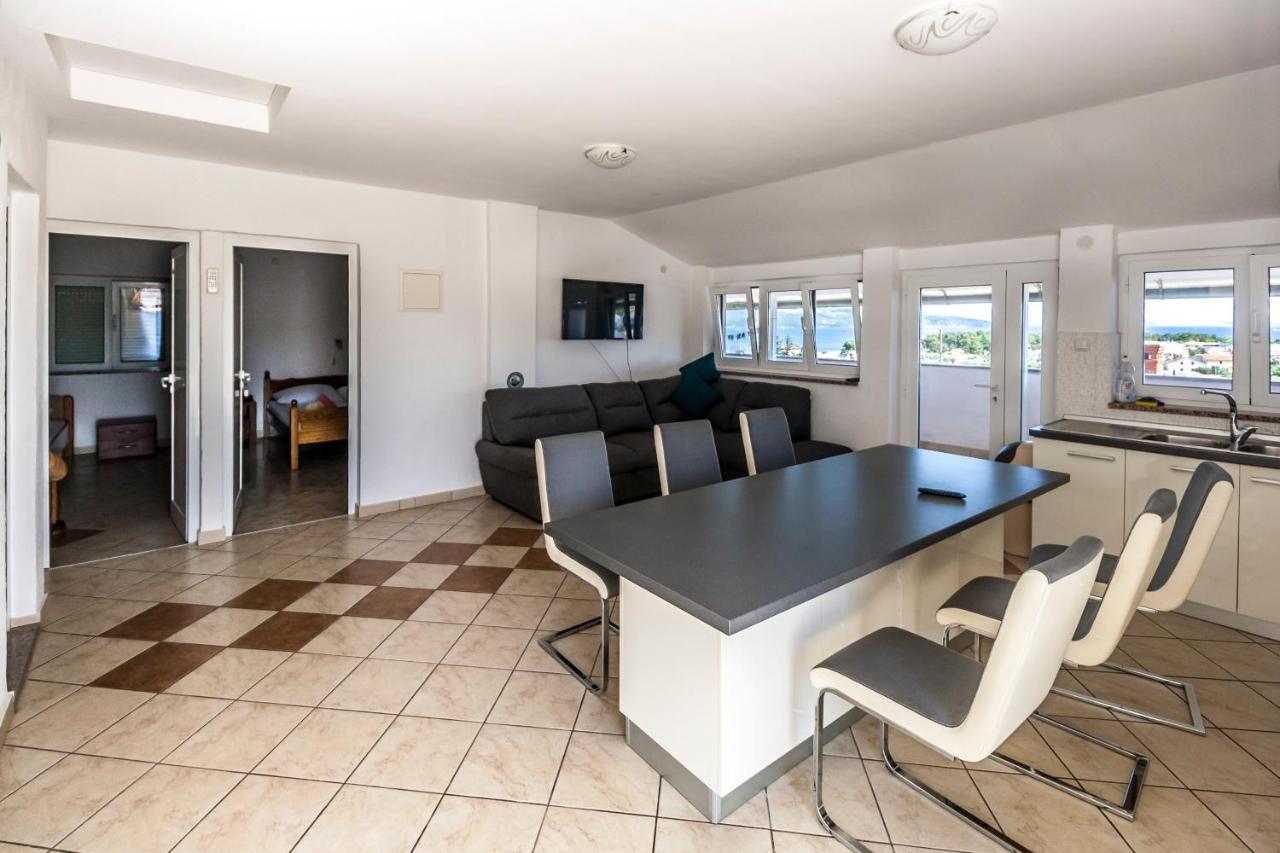 Apartments & Rooms Strcic Petra คิร์ก ภายนอก รูปภาพ