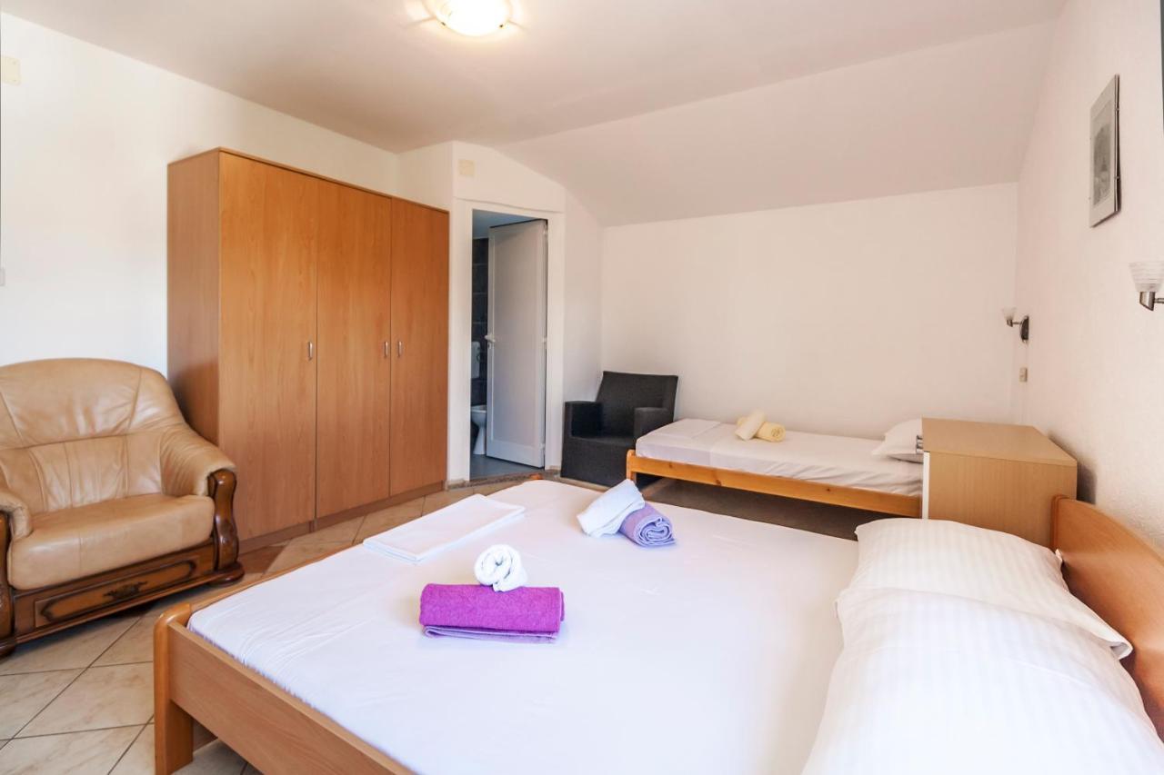Apartments & Rooms Strcic Petra คิร์ก ภายนอก รูปภาพ