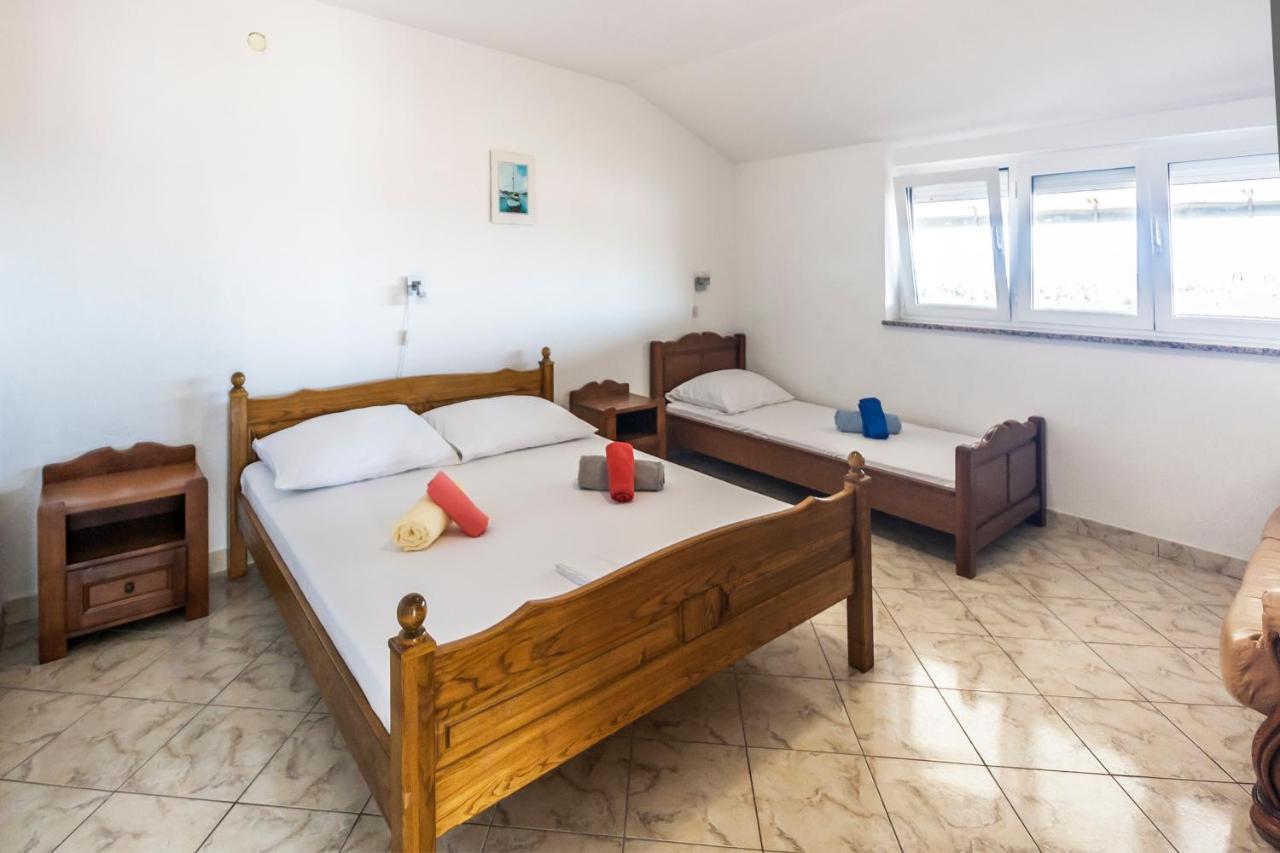 Apartments & Rooms Strcic Petra คิร์ก ภายนอก รูปภาพ