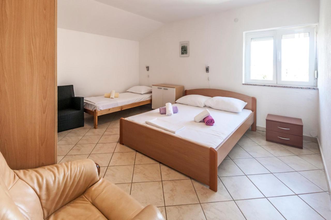 Apartments & Rooms Strcic Petra คิร์ก ภายนอก รูปภาพ