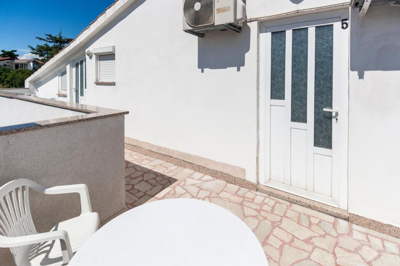 Apartments & Rooms Strcic Petra คิร์ก ภายนอก รูปภาพ