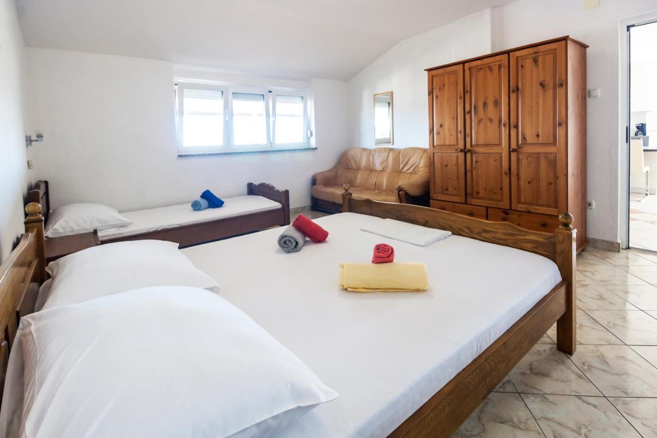 Apartments & Rooms Strcic Petra คิร์ก ภายนอก รูปภาพ