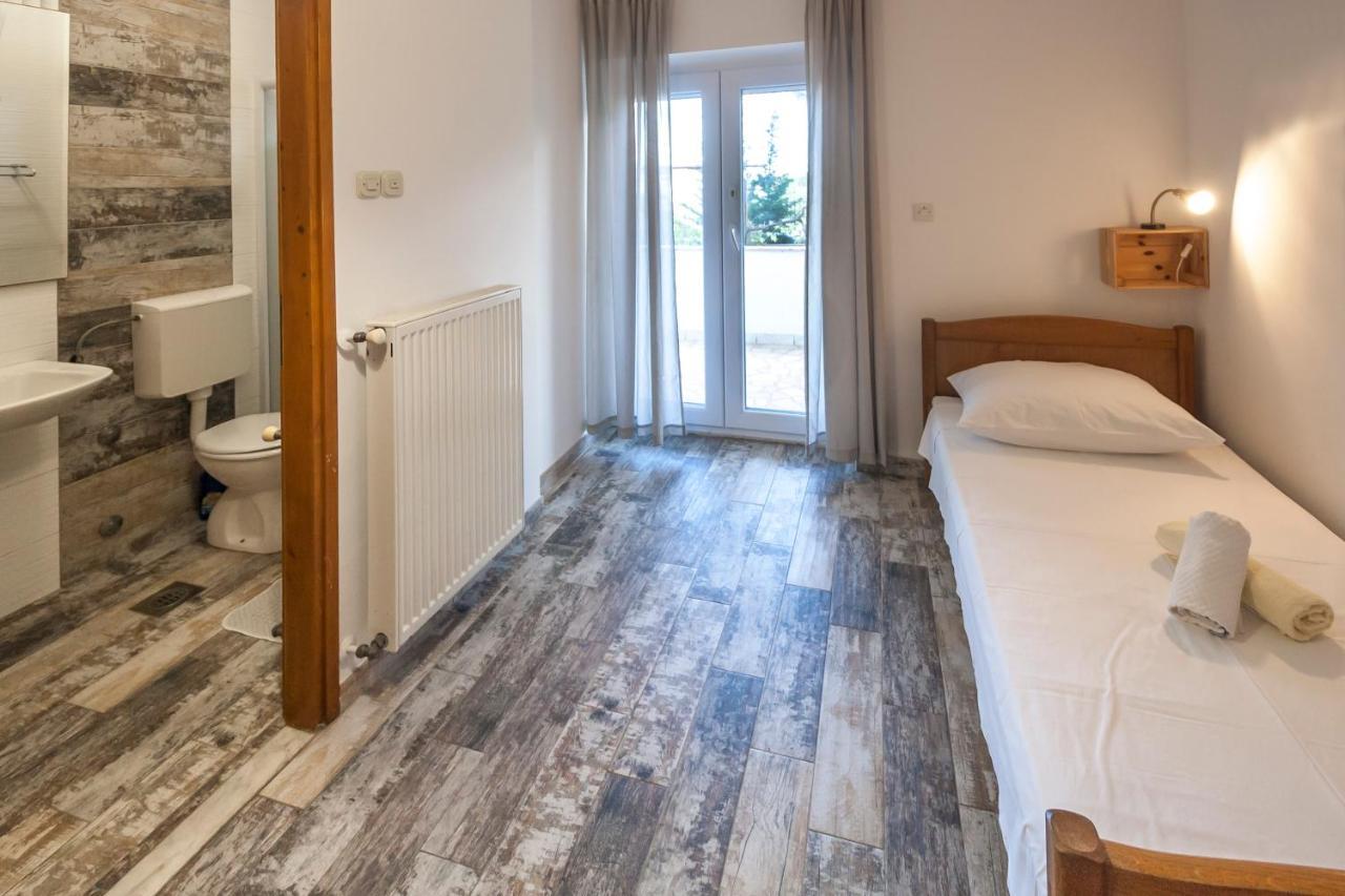 Apartments & Rooms Strcic Petra คิร์ก ภายนอก รูปภาพ