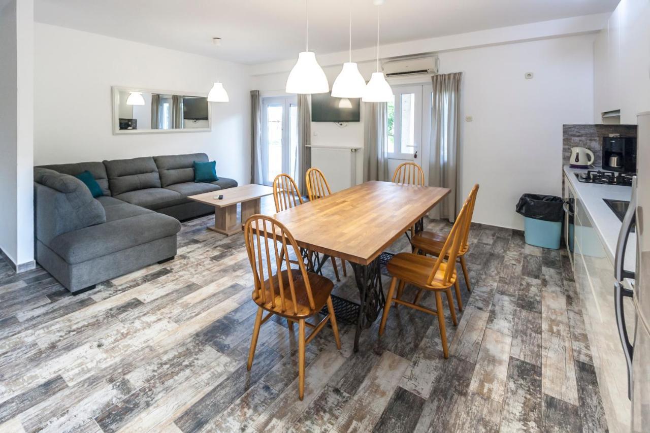 Apartments & Rooms Strcic Petra คิร์ก ภายนอก รูปภาพ