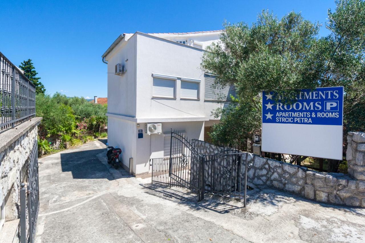 Apartments & Rooms Strcic Petra คิร์ก ภายนอก รูปภาพ